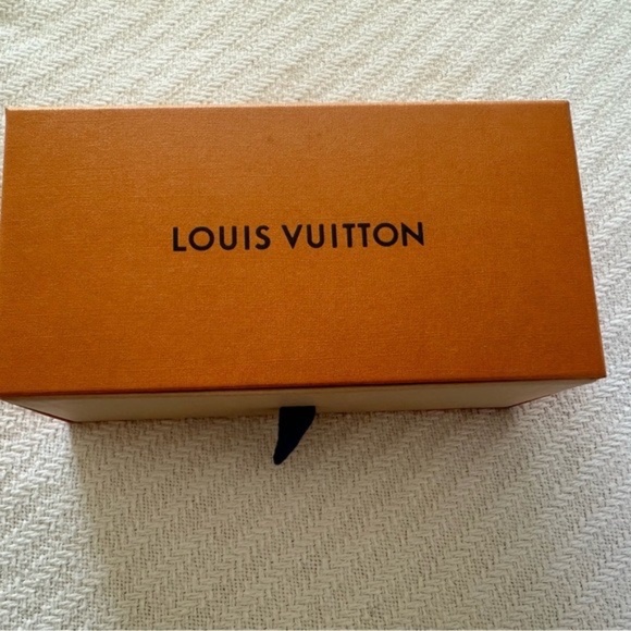Louis Vuitton Sunglasses - Picture 2 of 8